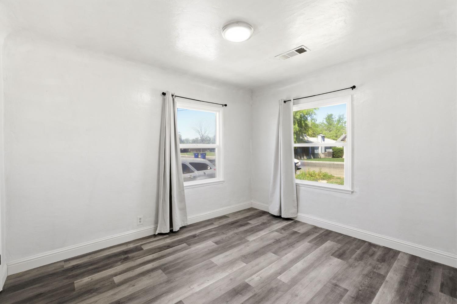 133 Oleander Ave, Lemoore, CA 93245