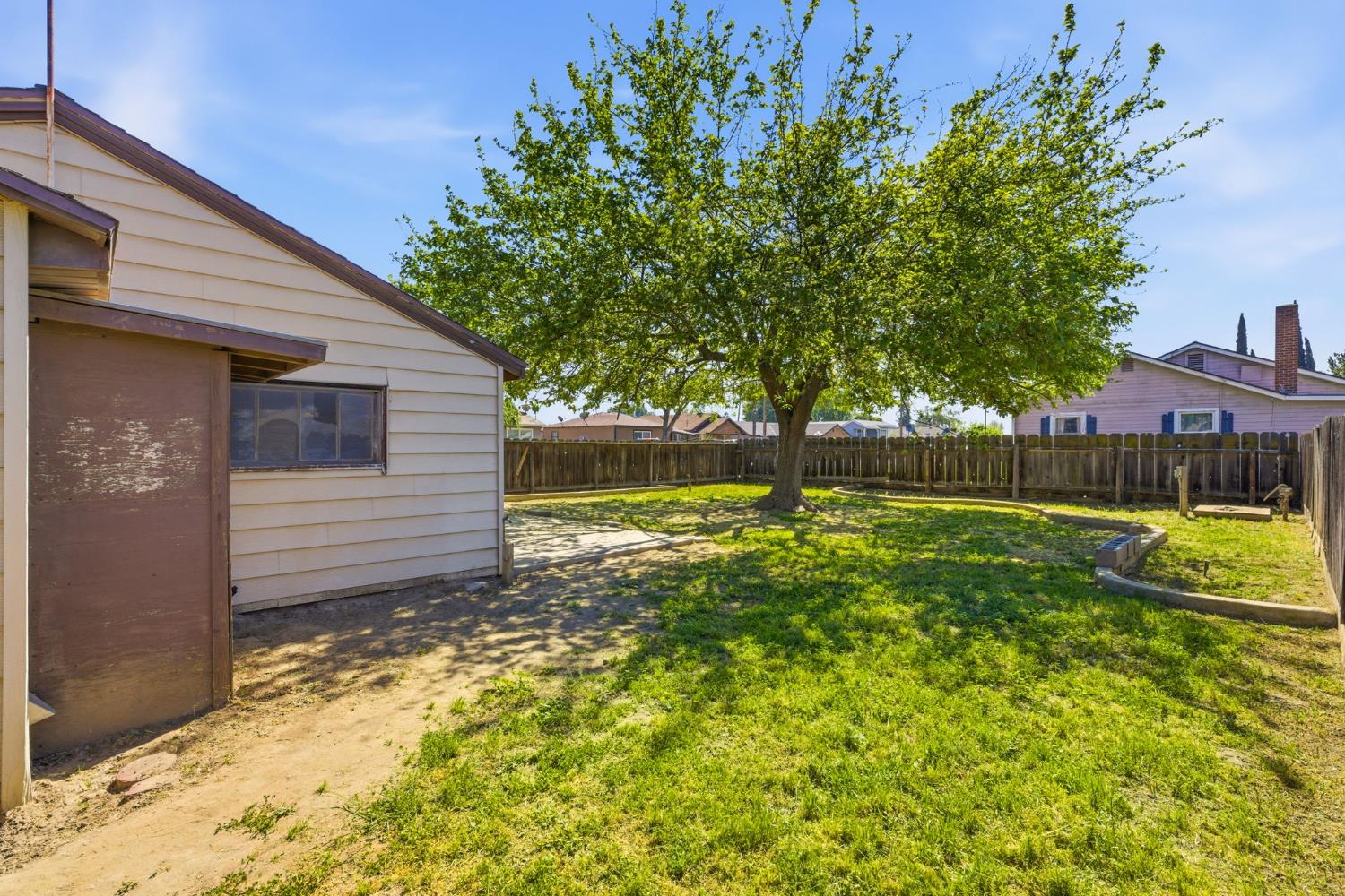 133 Oleander Ave, Lemoore, CA 93245