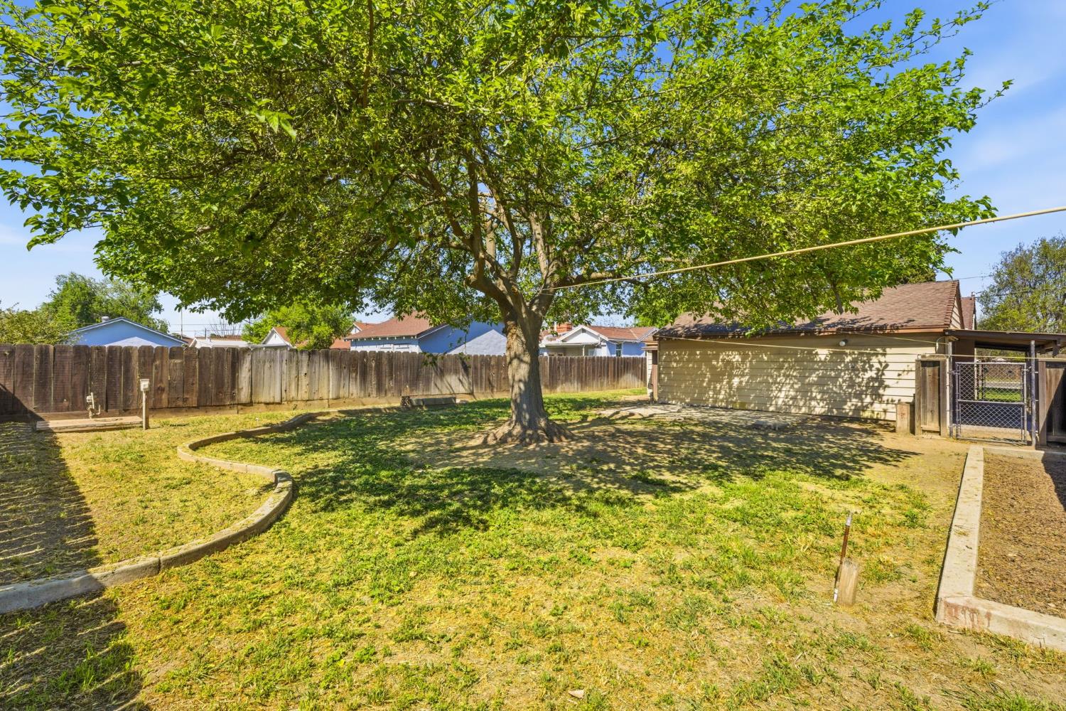 133 Oleander Ave, Lemoore, CA 93245