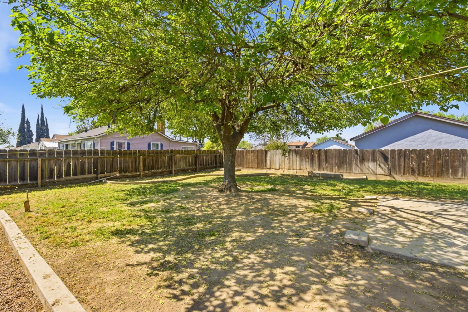 133 Oleander Ave, Lemoore, CA 93245