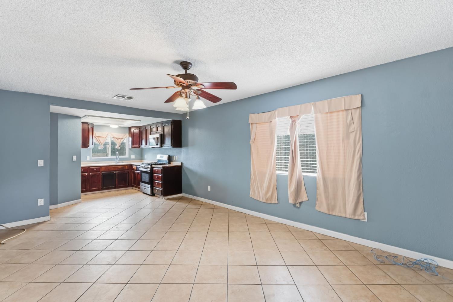 5850 E Ramona Ave, Fresno, CA 93727