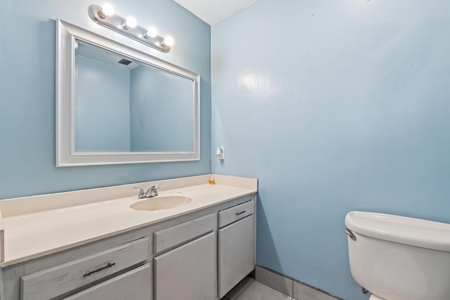 5850 E Ramona Ave, Fresno, CA 93727