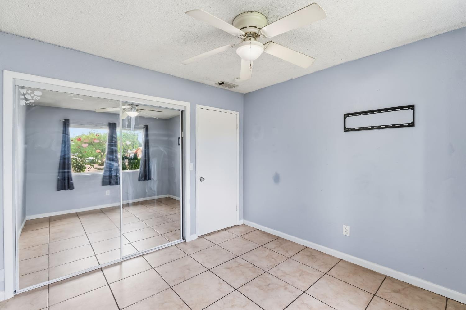 5850 E Ramona Ave, Fresno, CA 93727