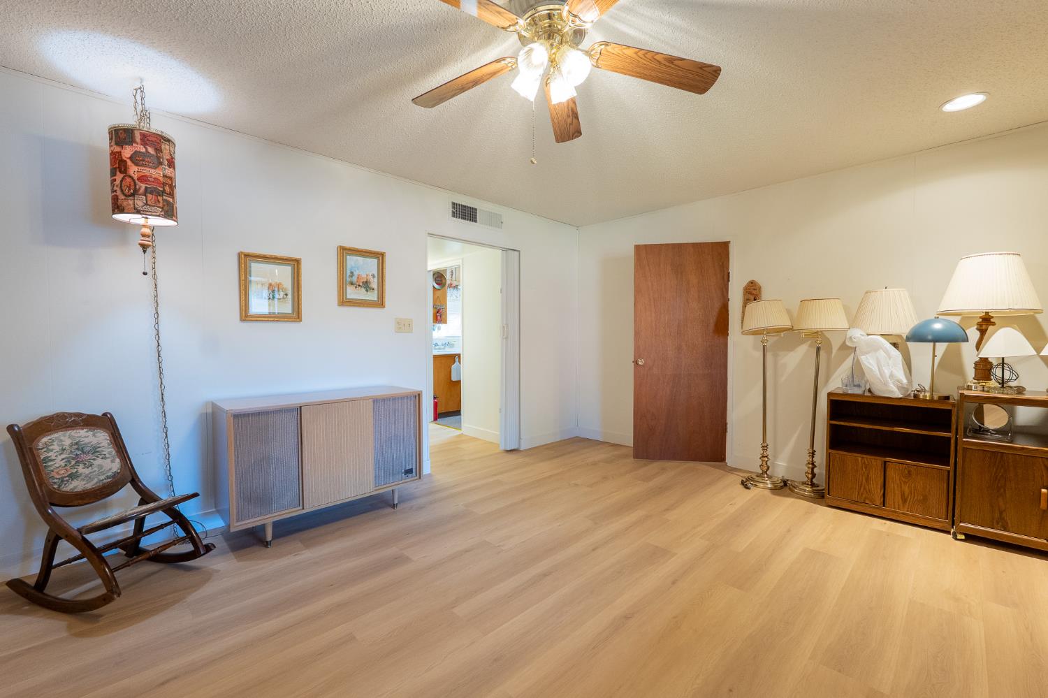 3263 E Rialto Ave, Fresno, CA 93726