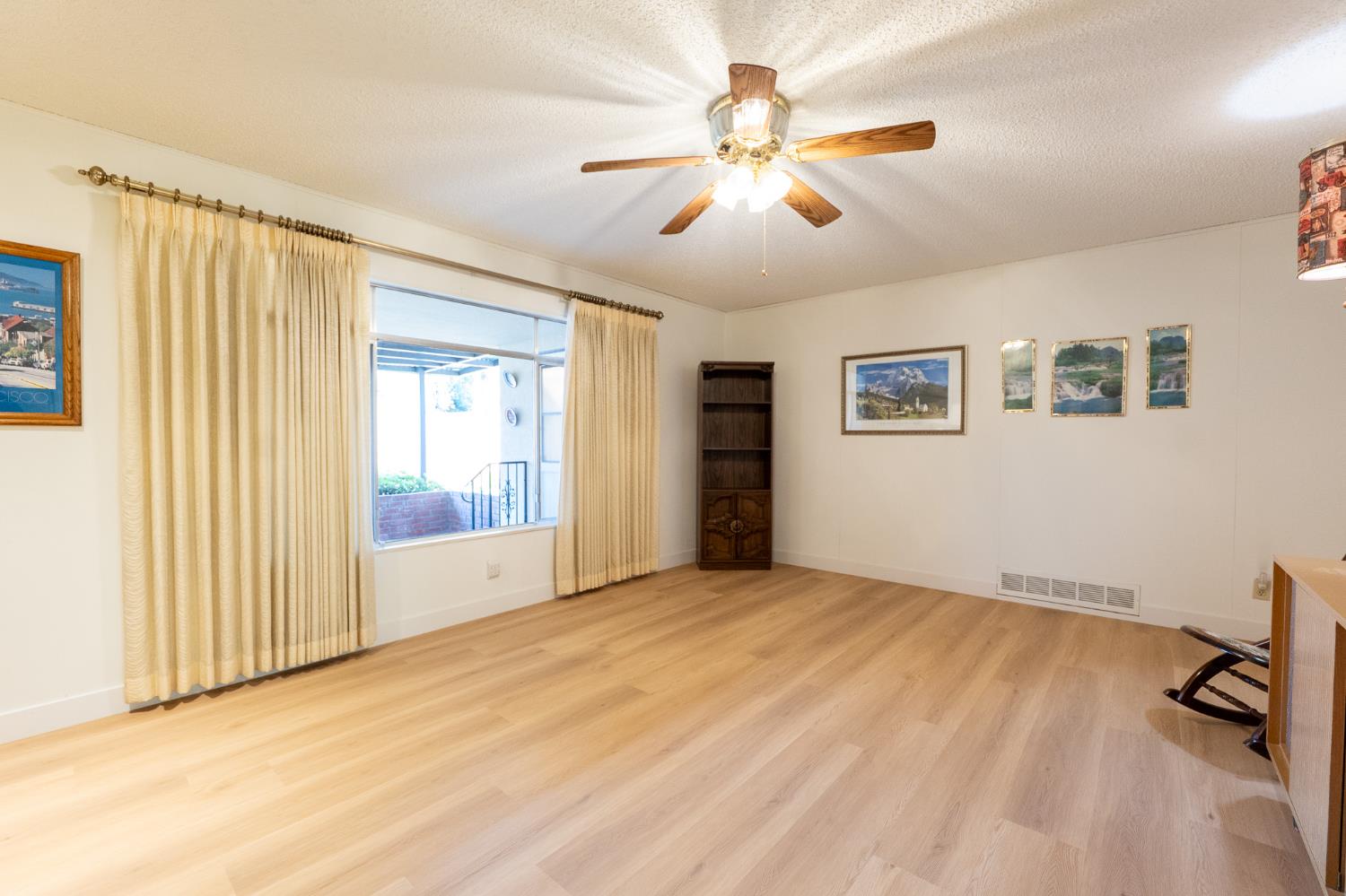 3263 E Rialto Ave, Fresno, CA 93726