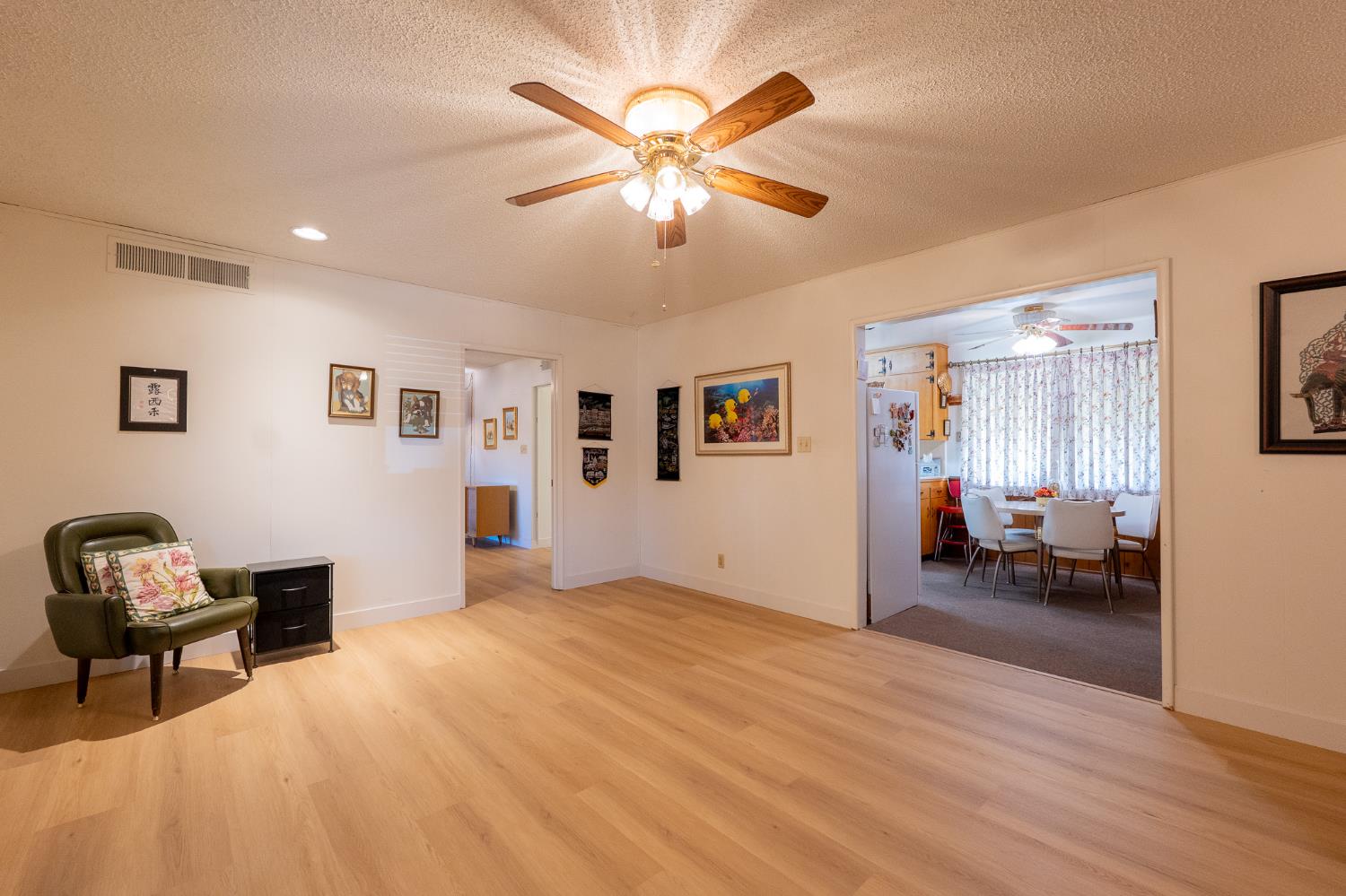 3263 E Rialto Ave, Fresno, CA 93726