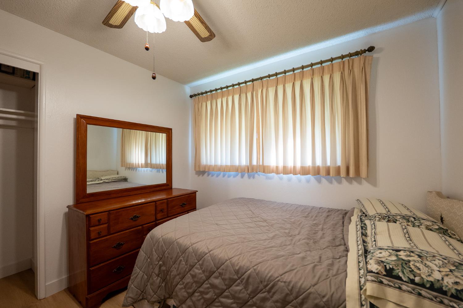 3263 E Rialto Ave, Fresno, CA 93726