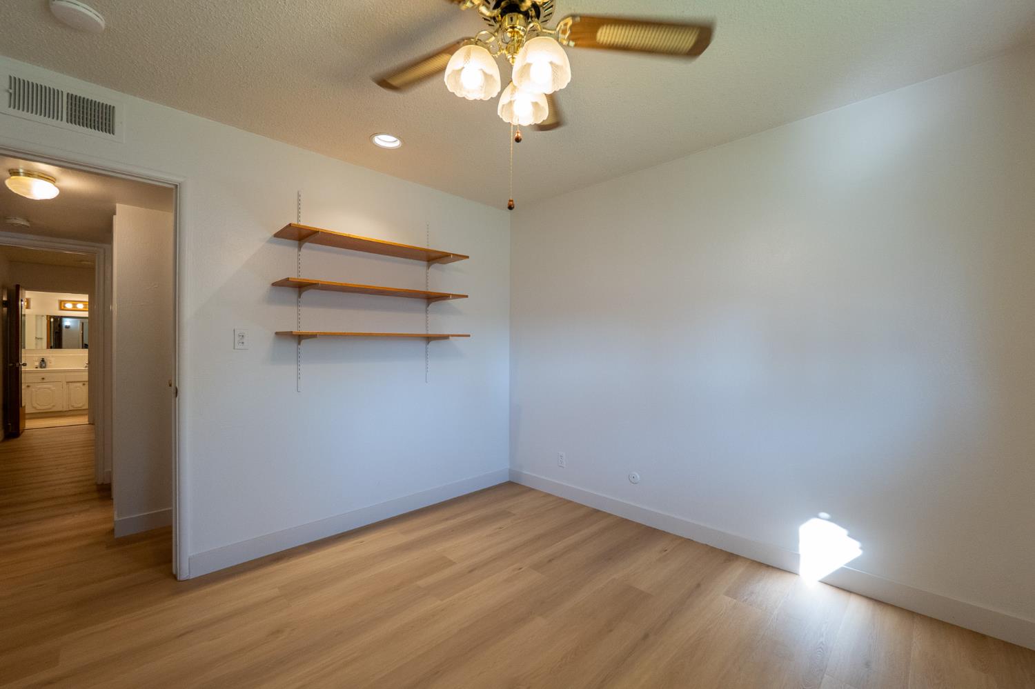 3263 E Rialto Ave, Fresno, CA 93726