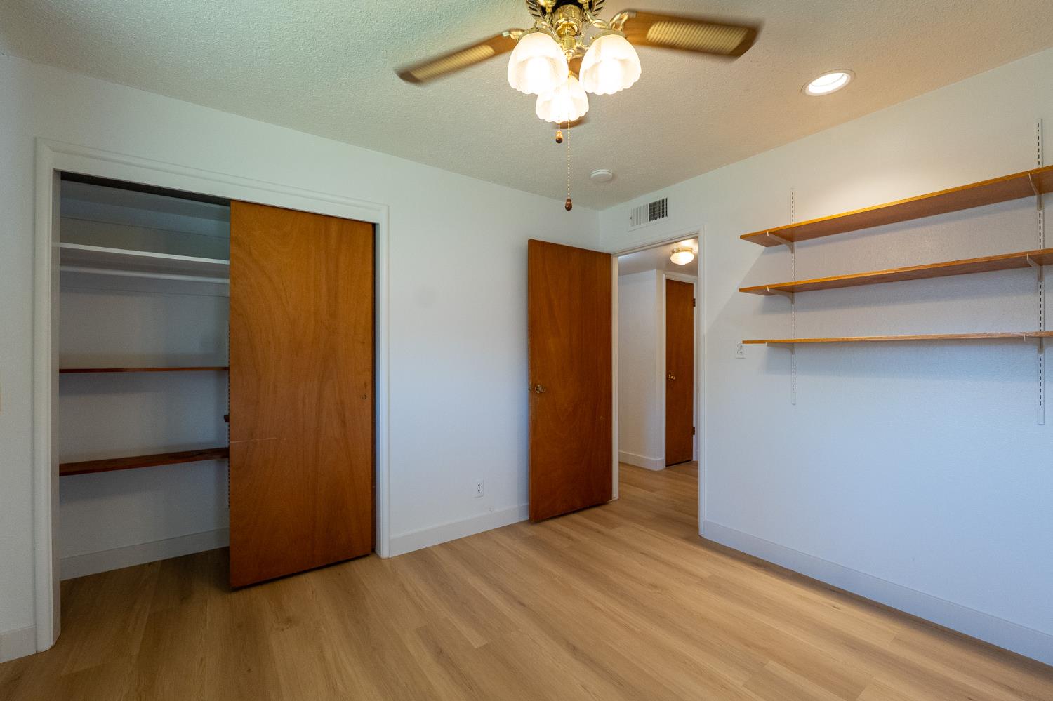 3263 E Rialto Ave, Fresno, CA 93726