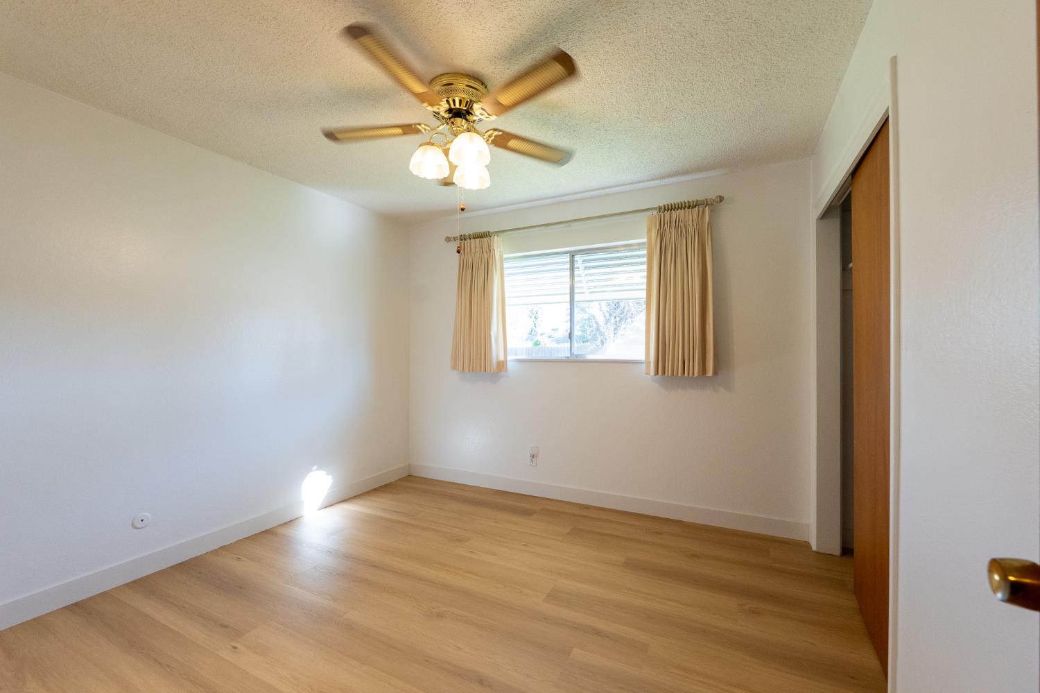 3263 E Rialto Ave, Fresno, CA 93726