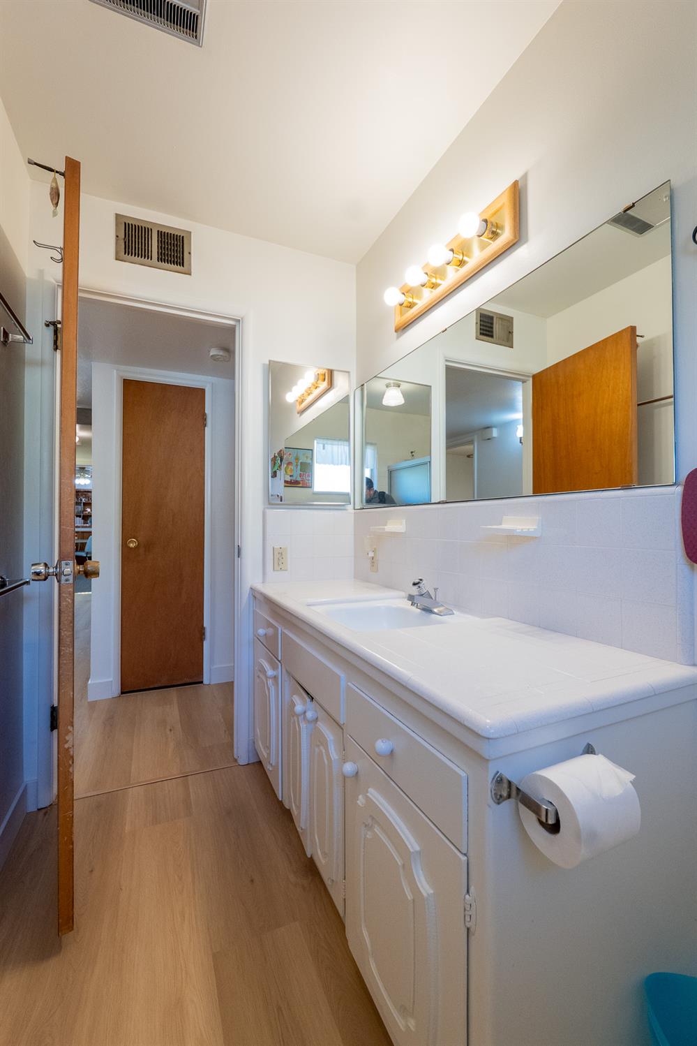 3263 E Rialto Ave, Fresno, CA 93726