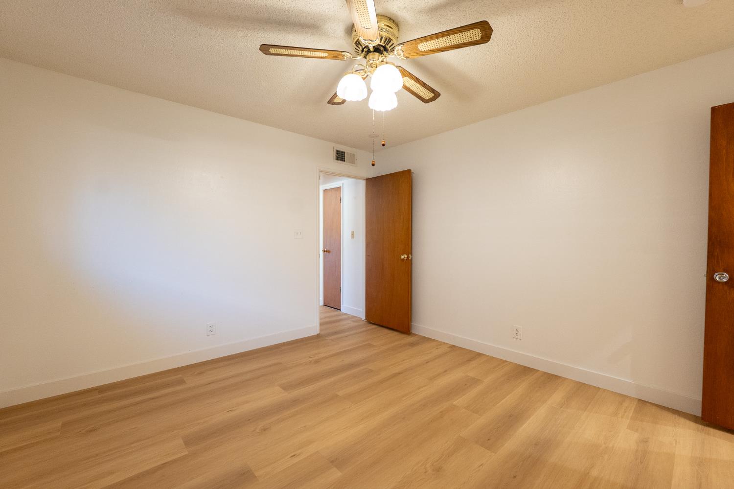 3263 E Rialto Ave, Fresno, CA 93726