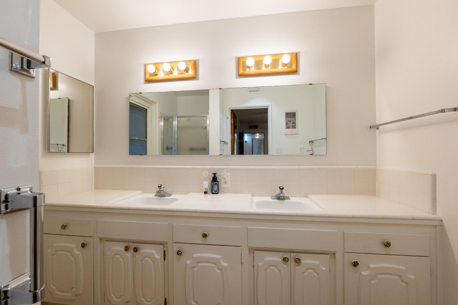 3263 E Rialto Ave, Fresno, CA 93726