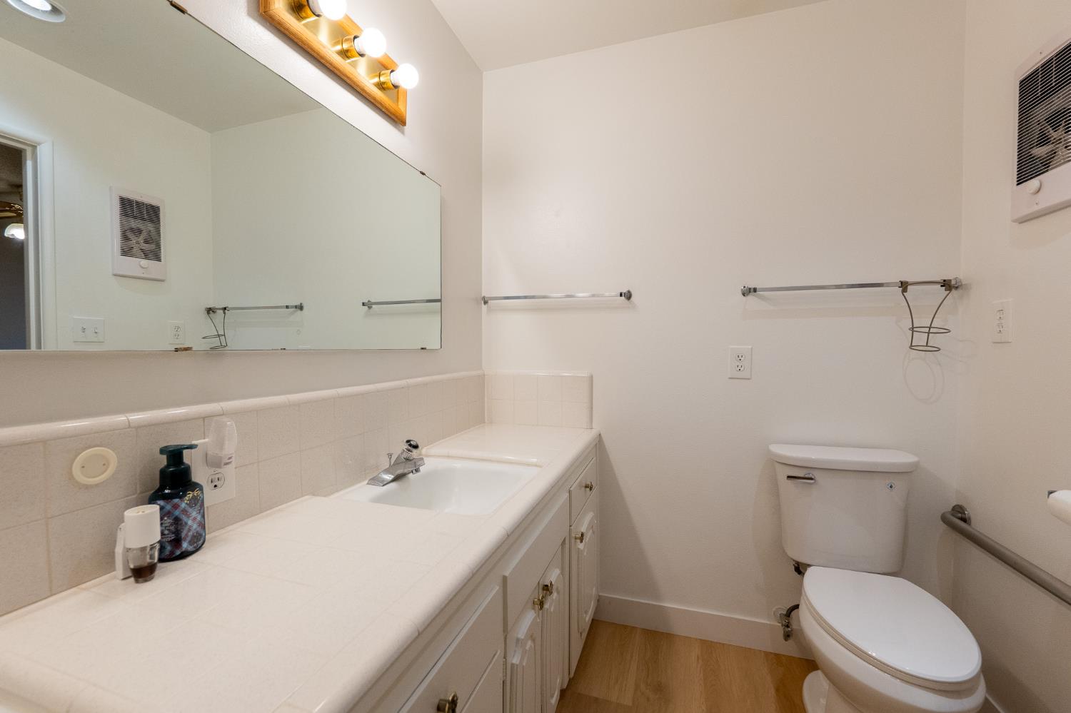 3263 E Rialto Ave, Fresno, CA 93726