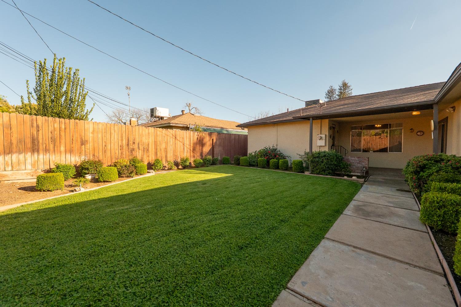 3263 E Rialto Ave, Fresno, CA 93726