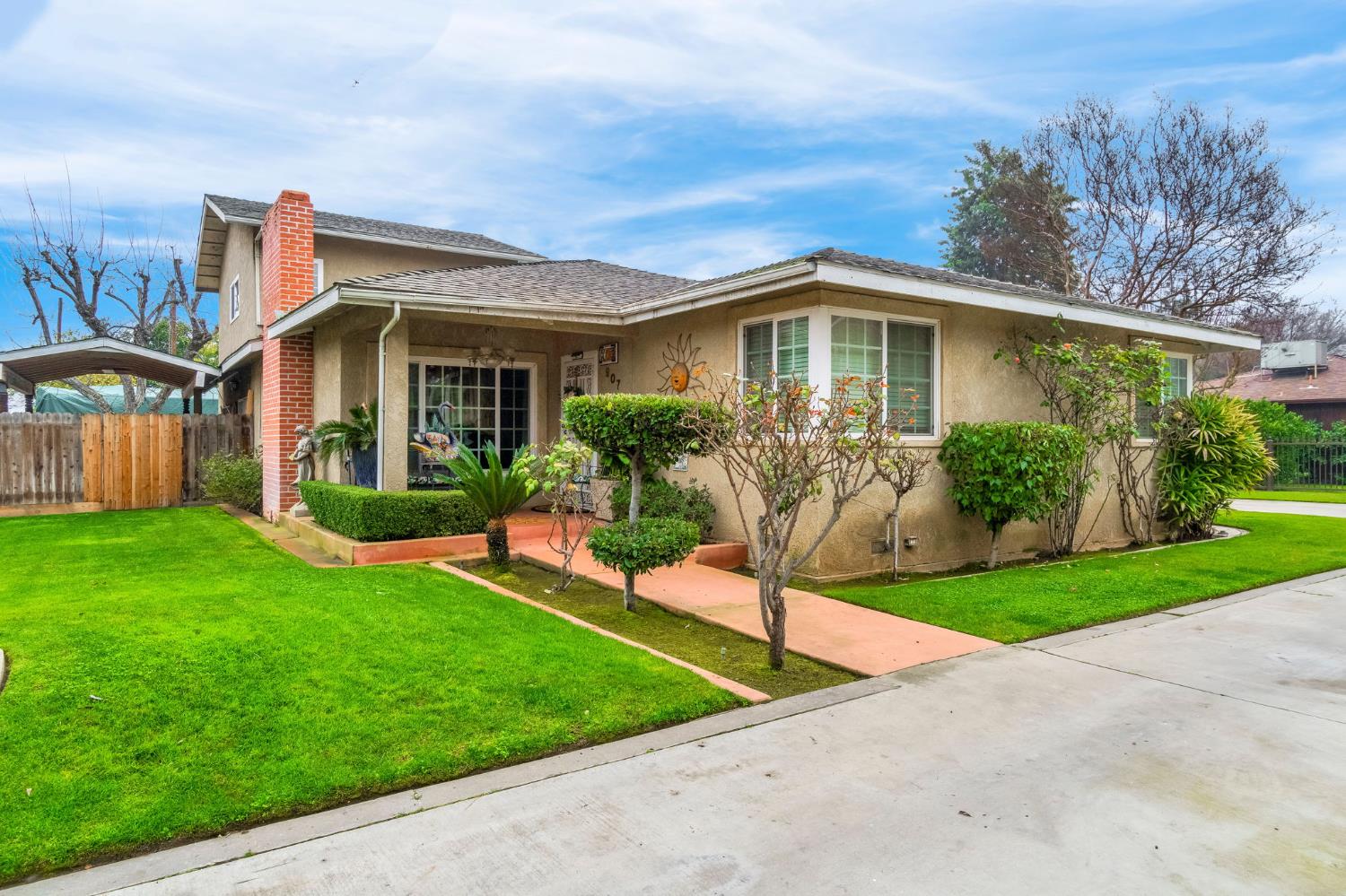 907 S Rogers Ln, Fresno, CA 93727