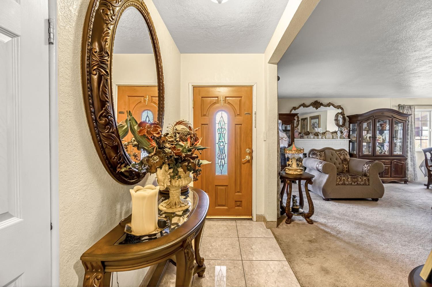 907 S Rogers Ln, Fresno, CA 93727