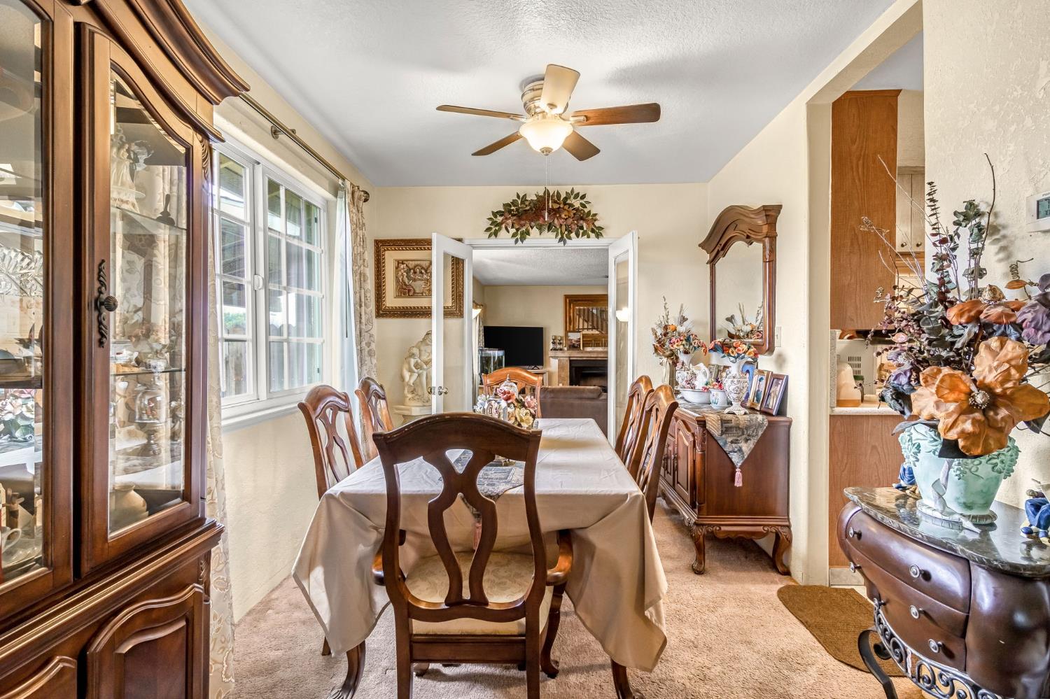 907 S Rogers Ln, Fresno, CA 93727