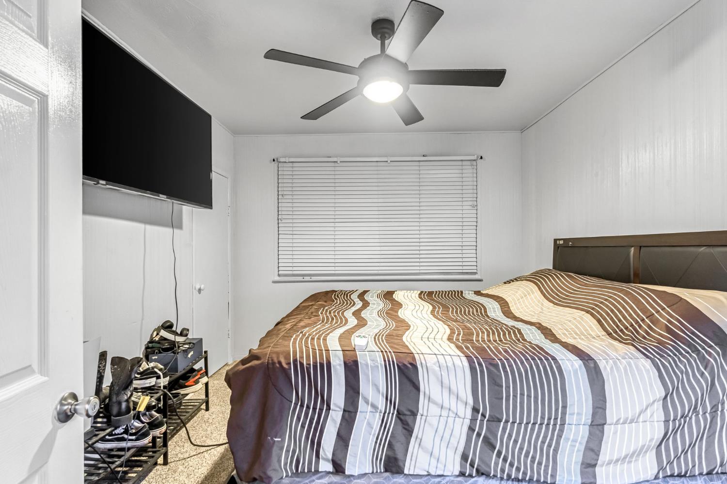 907 S Rogers Ln, Fresno, CA 93727