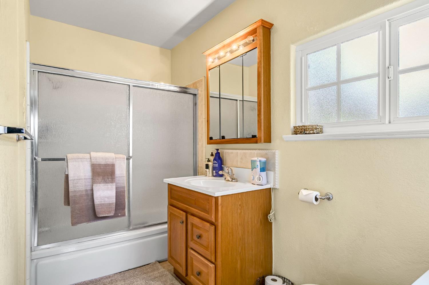 907 S Rogers Ln, Fresno, CA 93727