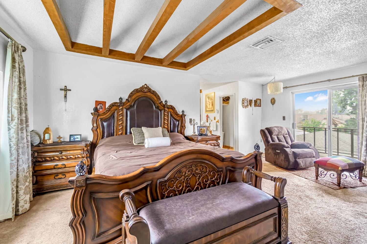 907 S Rogers Ln, Fresno, CA 93727