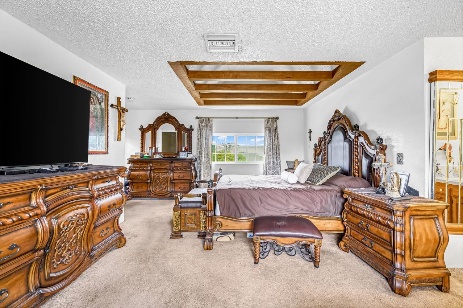 907 S Rogers Ln, Fresno, CA 93727