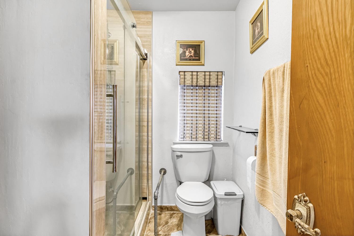 907 S Rogers Ln, Fresno, CA 93727