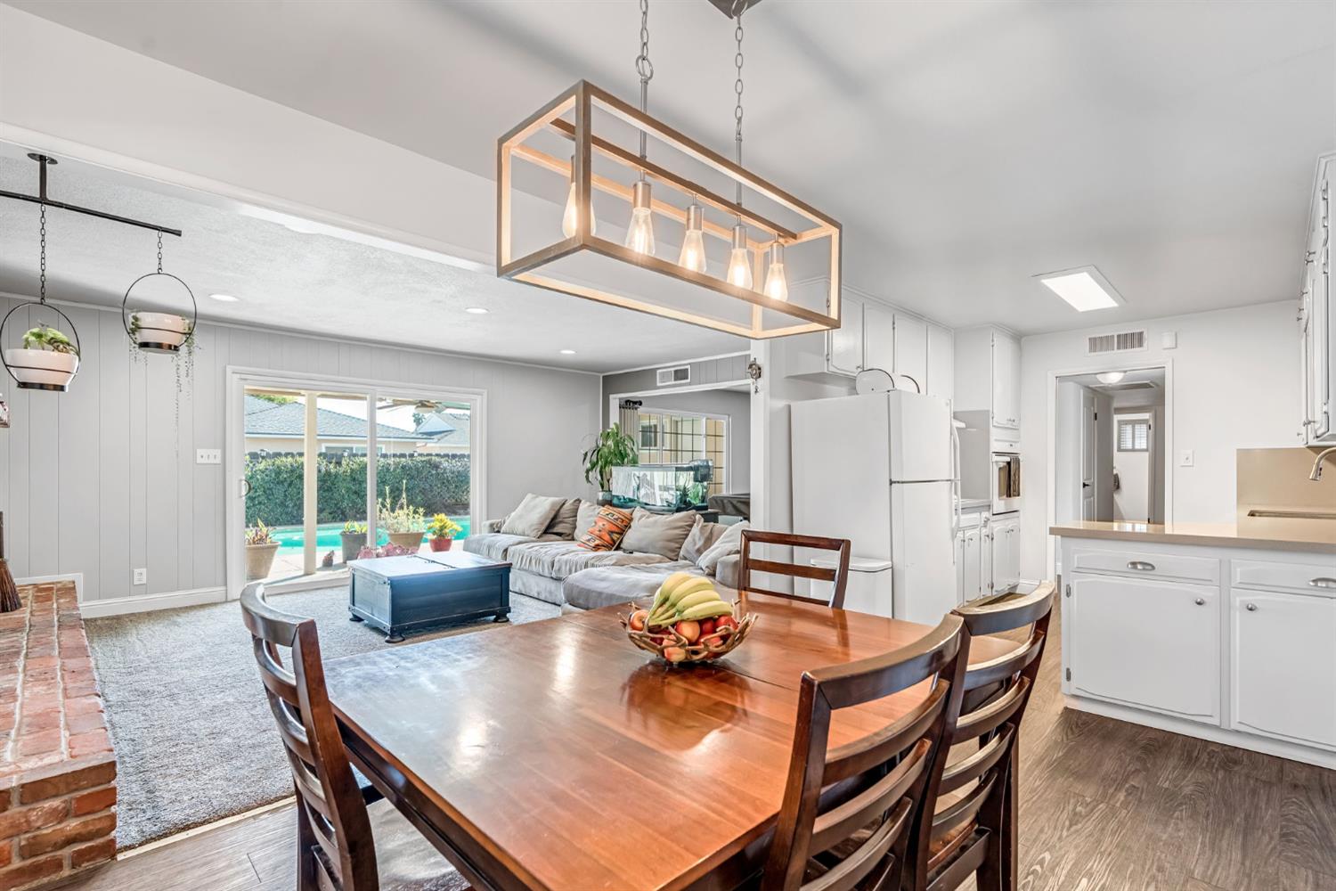 1263 E Ellery Ave, Fresno, CA 93710