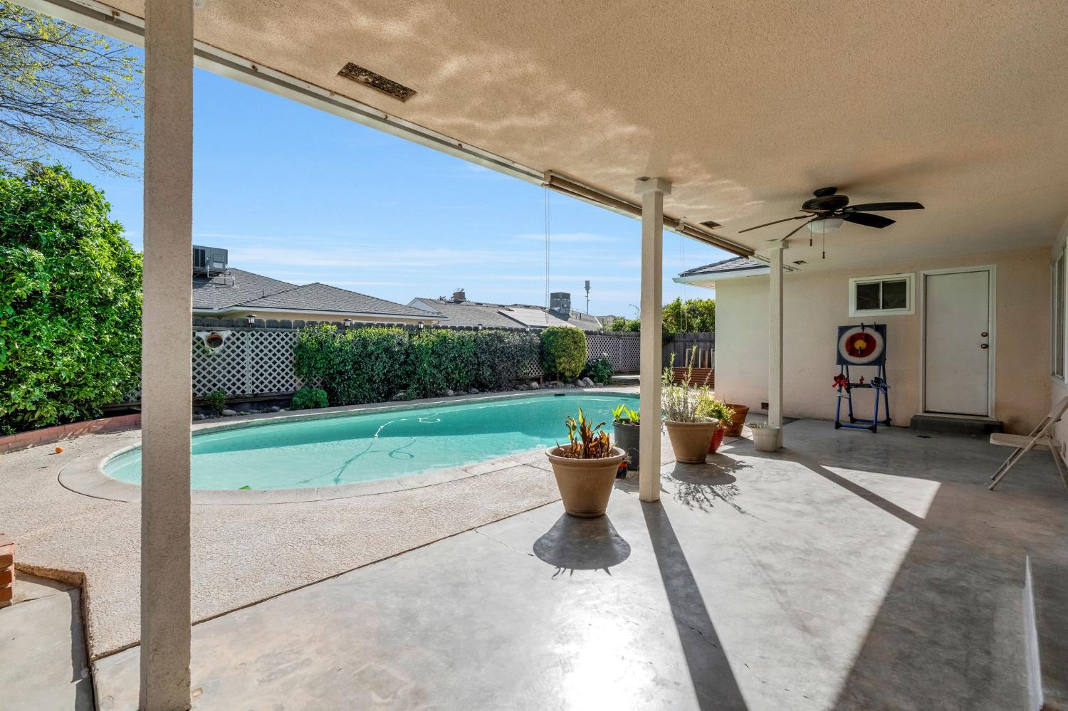 1263 E Ellery Ave, Fresno, CA 93710