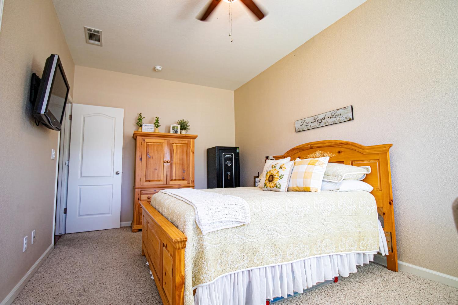 3156 N Arroyo Ave, Fresno, CA 93727