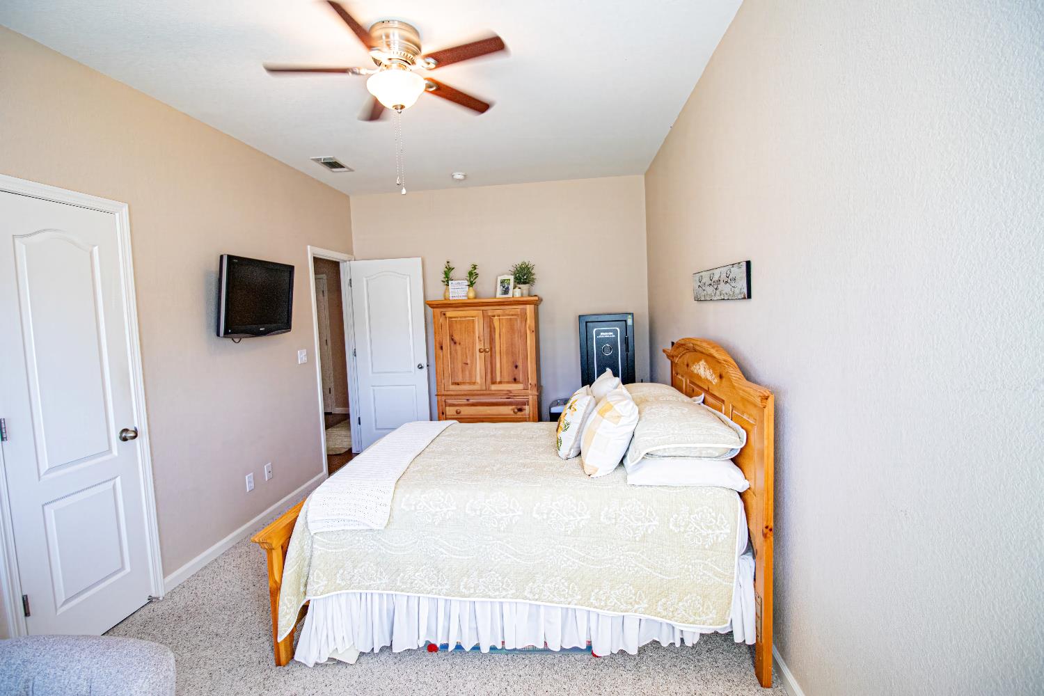 3156 N Arroyo Ave, Fresno, CA 93727