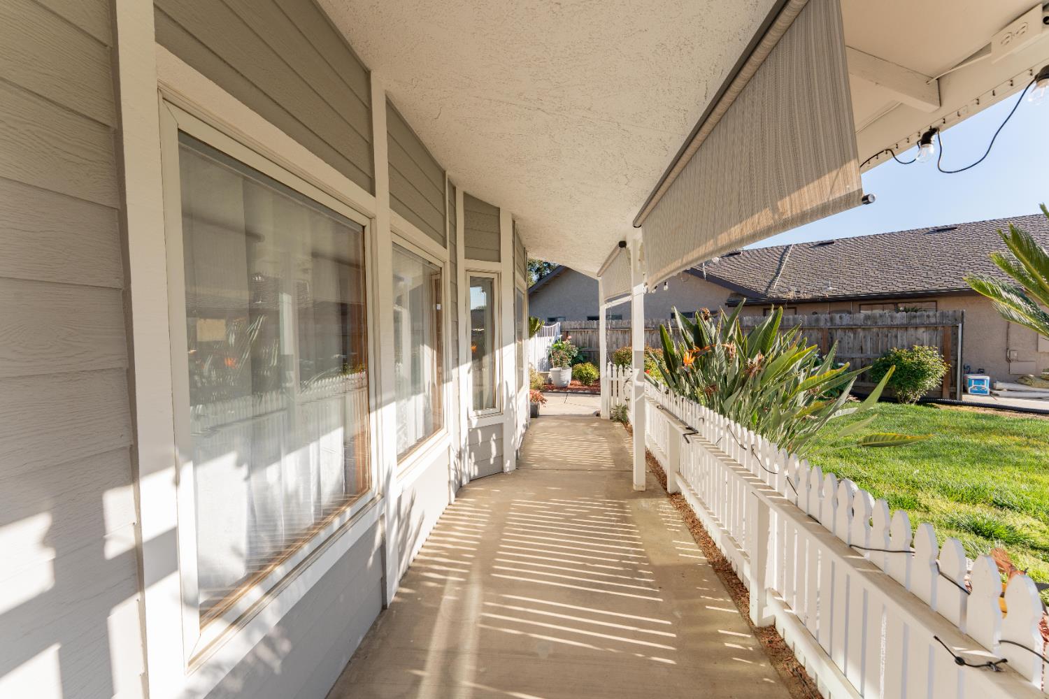 2054 Irving Cir, Tulare, CA 93274