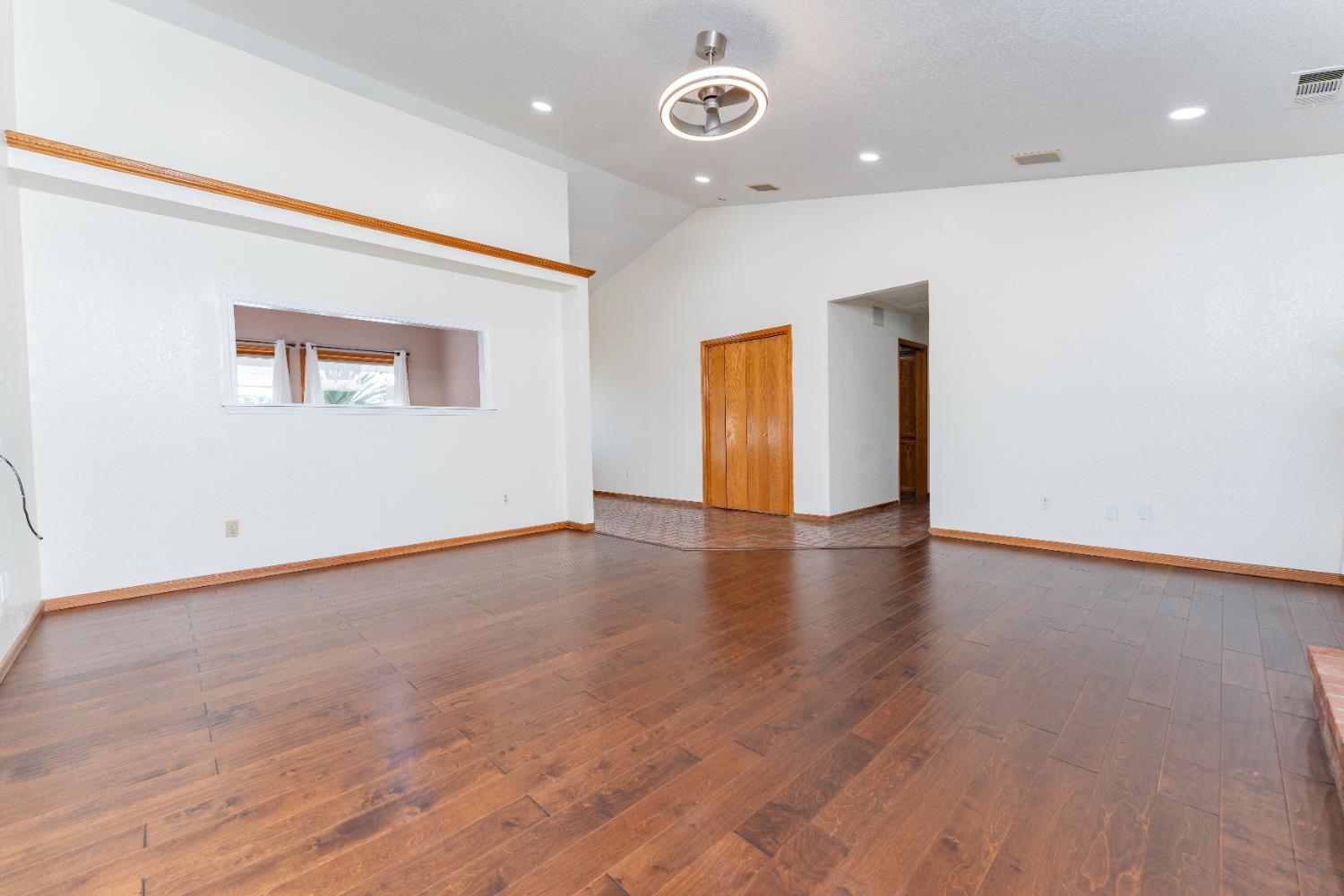 2054 Irving Cir, Tulare, CA 93274