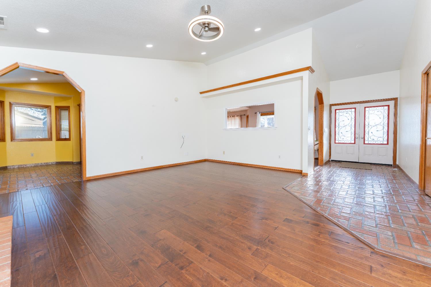 2054 Irving Cir, Tulare, CA 93274