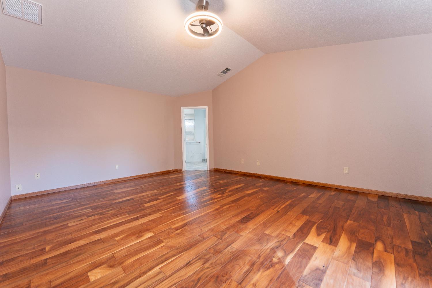 2054 Irving Cir, Tulare, CA 93274