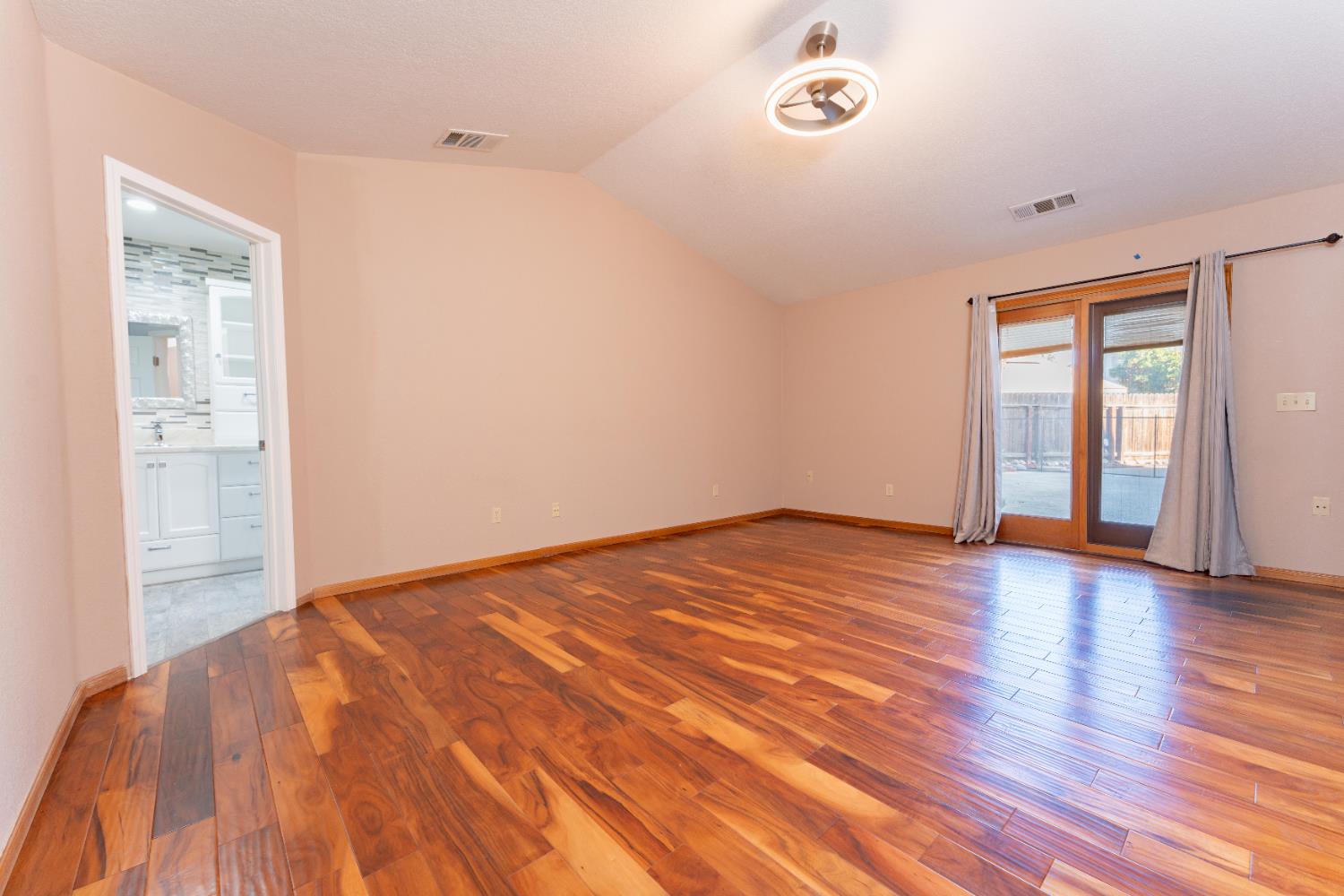 2054 Irving Cir, Tulare, CA 93274