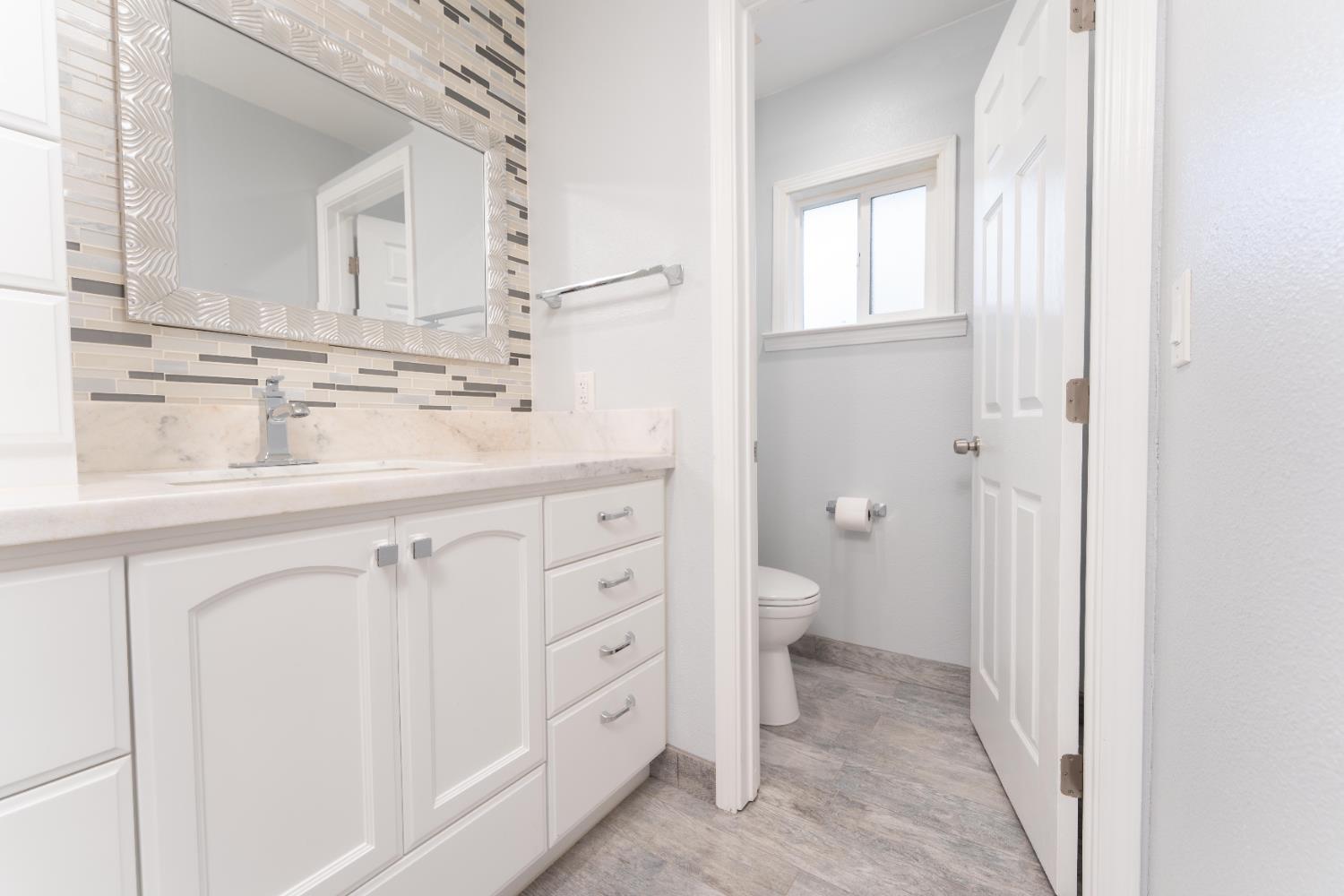 2054 Irving Cir, Tulare, CA 93274