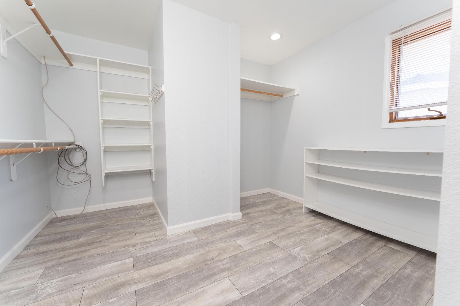 2054 Irving Cir, Tulare, CA 93274