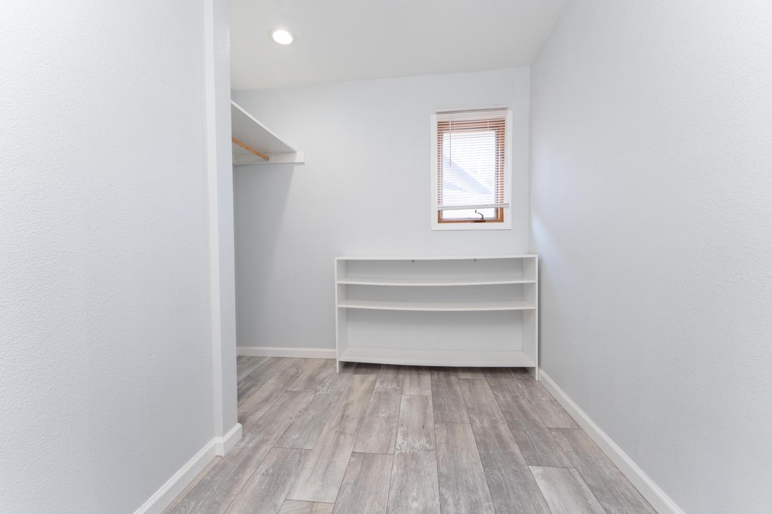 2054 Irving Cir, Tulare, CA 93274