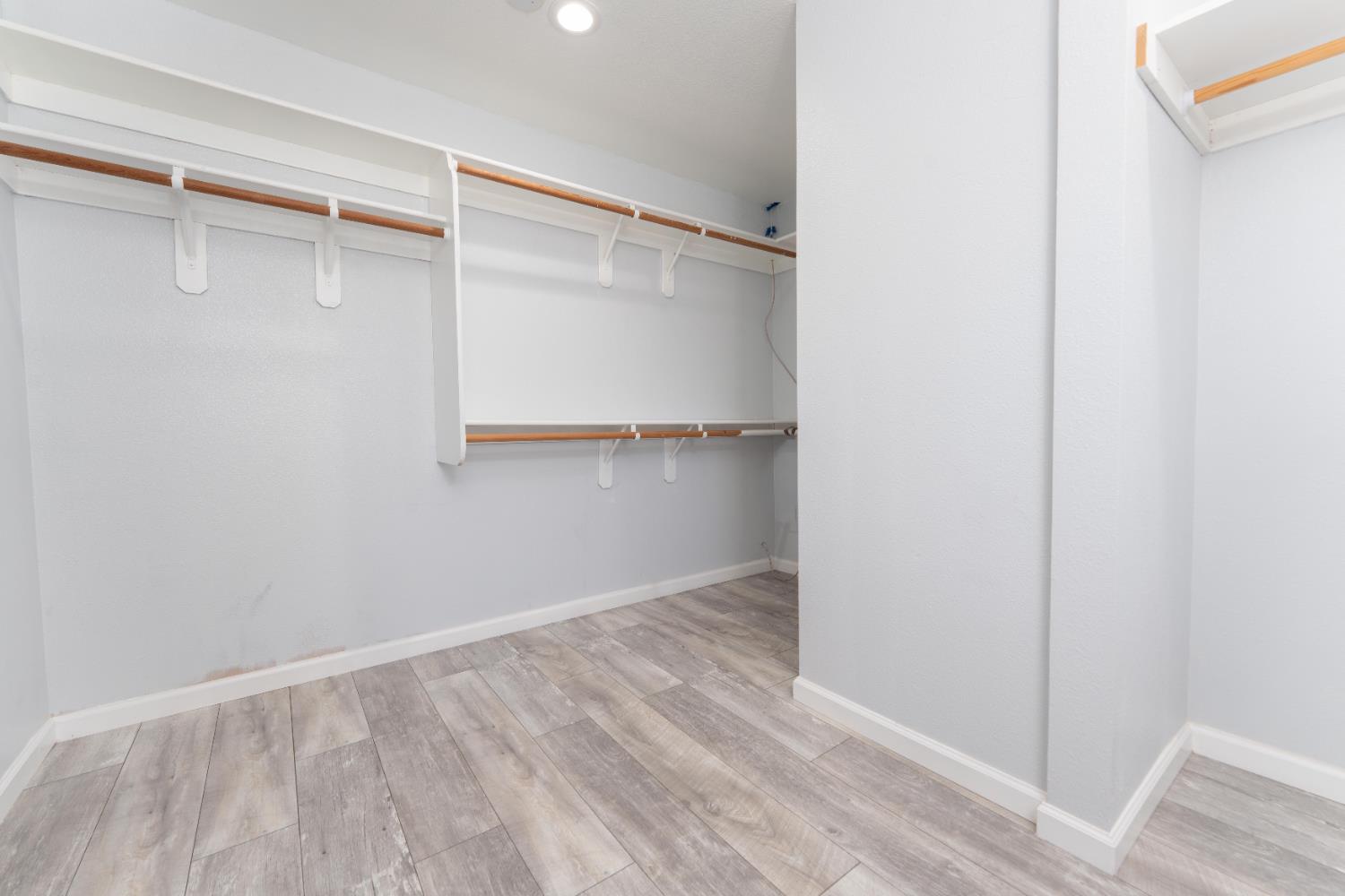 2054 Irving Cir, Tulare, CA 93274