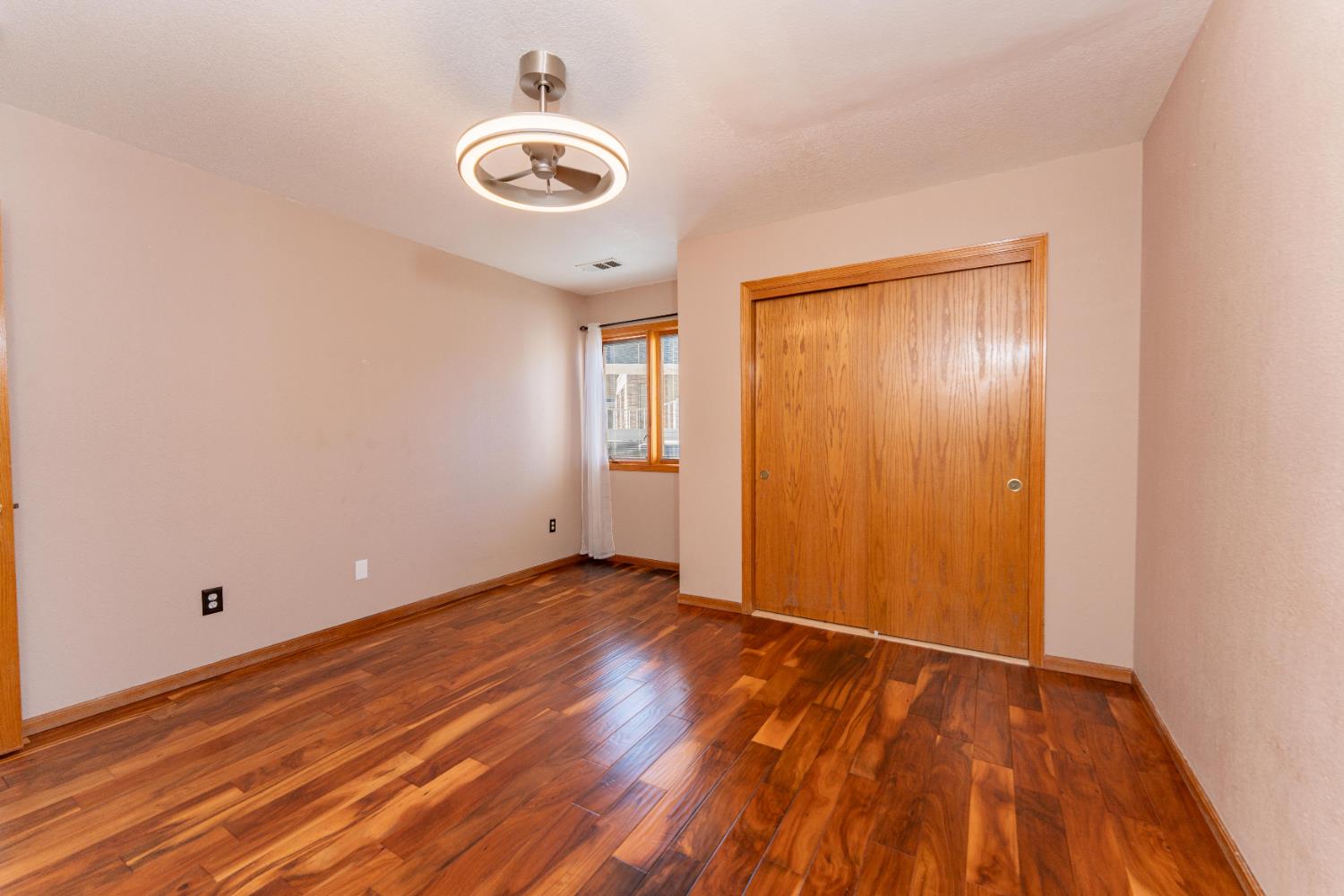 2054 Irving Cir, Tulare, CA 93274