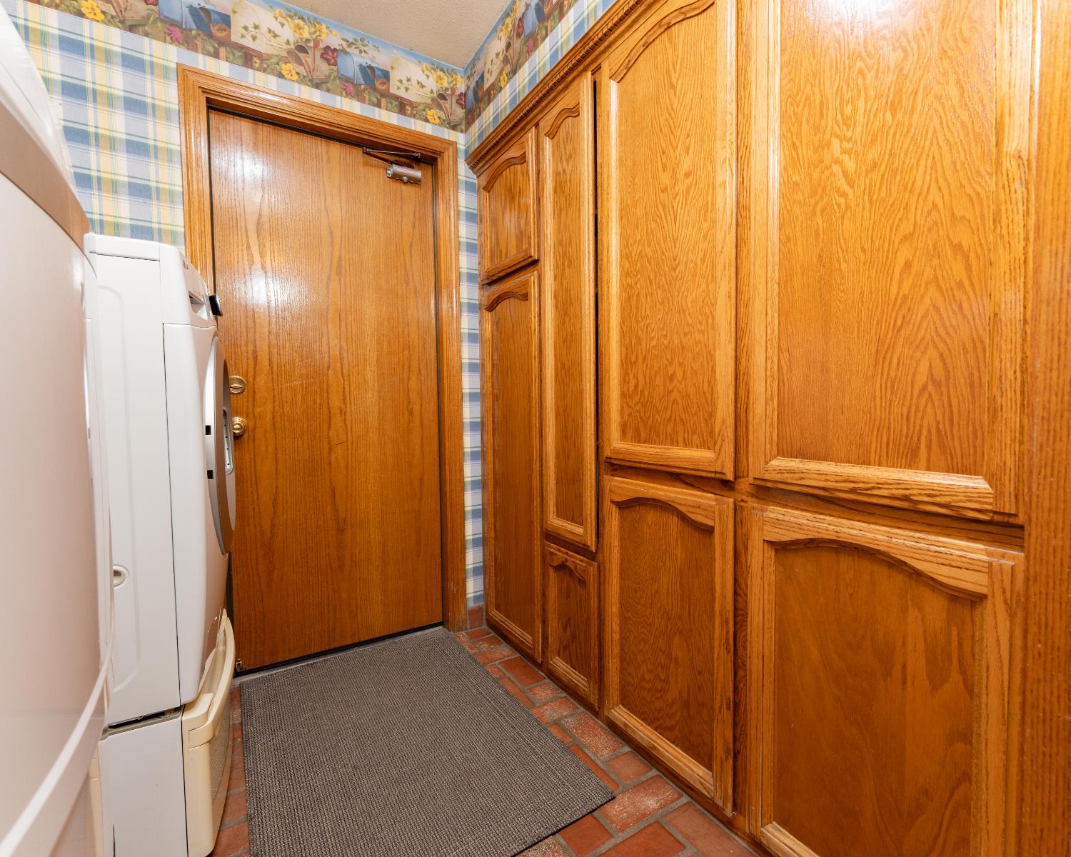 2054 Irving Cir, Tulare, CA 93274