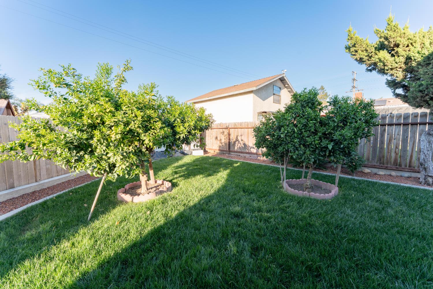 2054 Irving Cir, Tulare, CA 93274