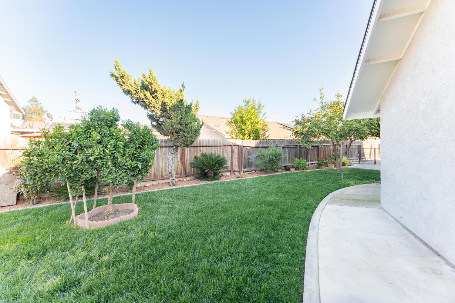 2054 Irving Cir, Tulare, CA 93274