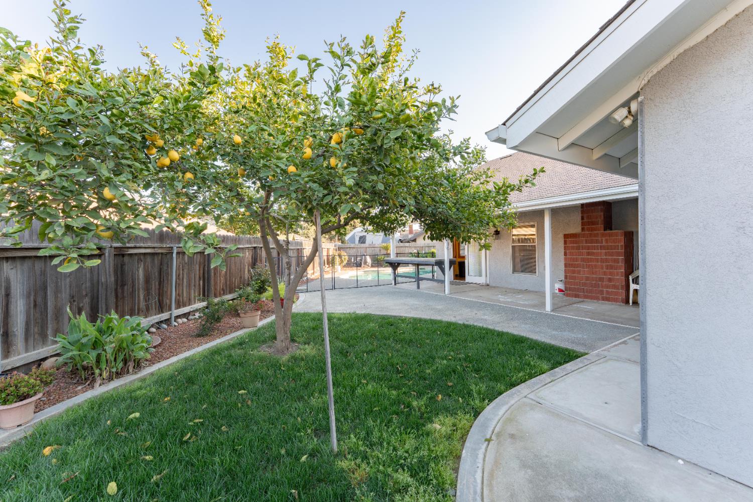 2054 Irving Cir, Tulare, CA 93274