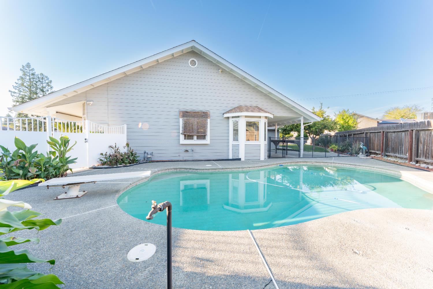 2054 Irving Cir, Tulare, CA 93274