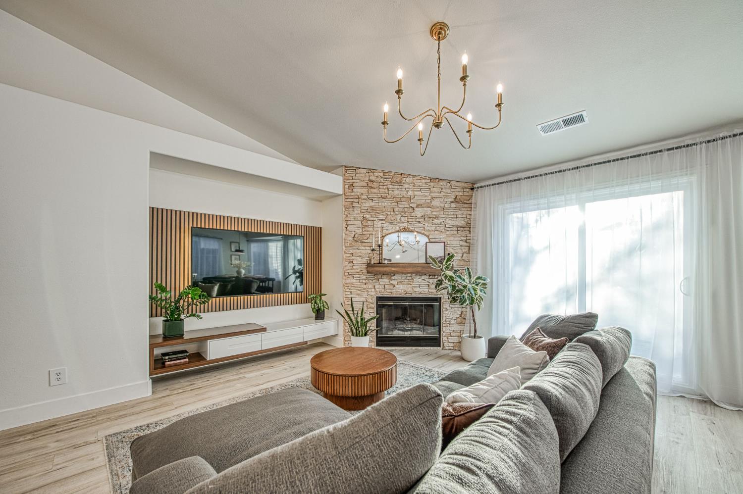 7415 N Hayston Ave, Fresno, CA 93720