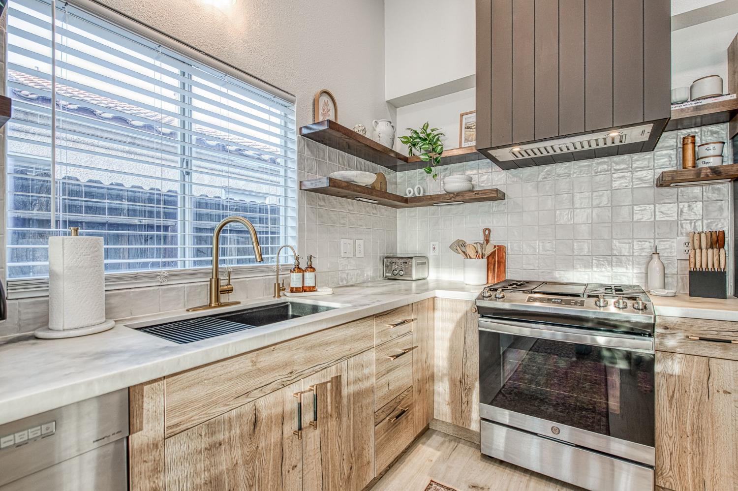 7415 N Hayston Ave, Fresno, CA 93720