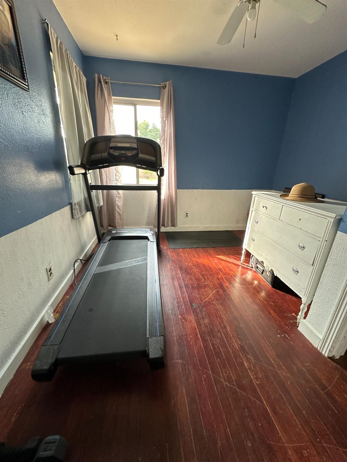 915 W Fountain Way, Fresno, CA 93705