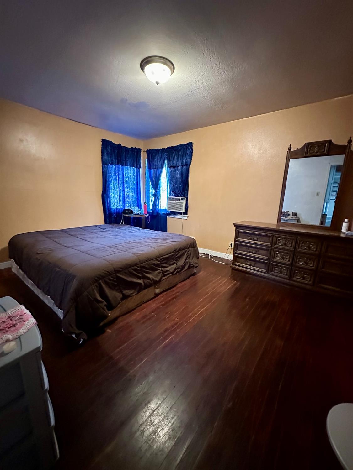 915 W Fountain Way, Fresno, CA 93705